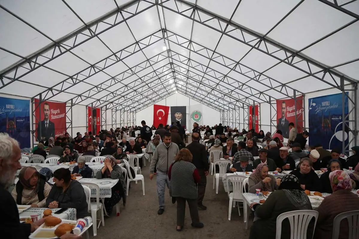 Ramazanda Etimesgut’ta iftar çadırlarına yoğun ilgi var