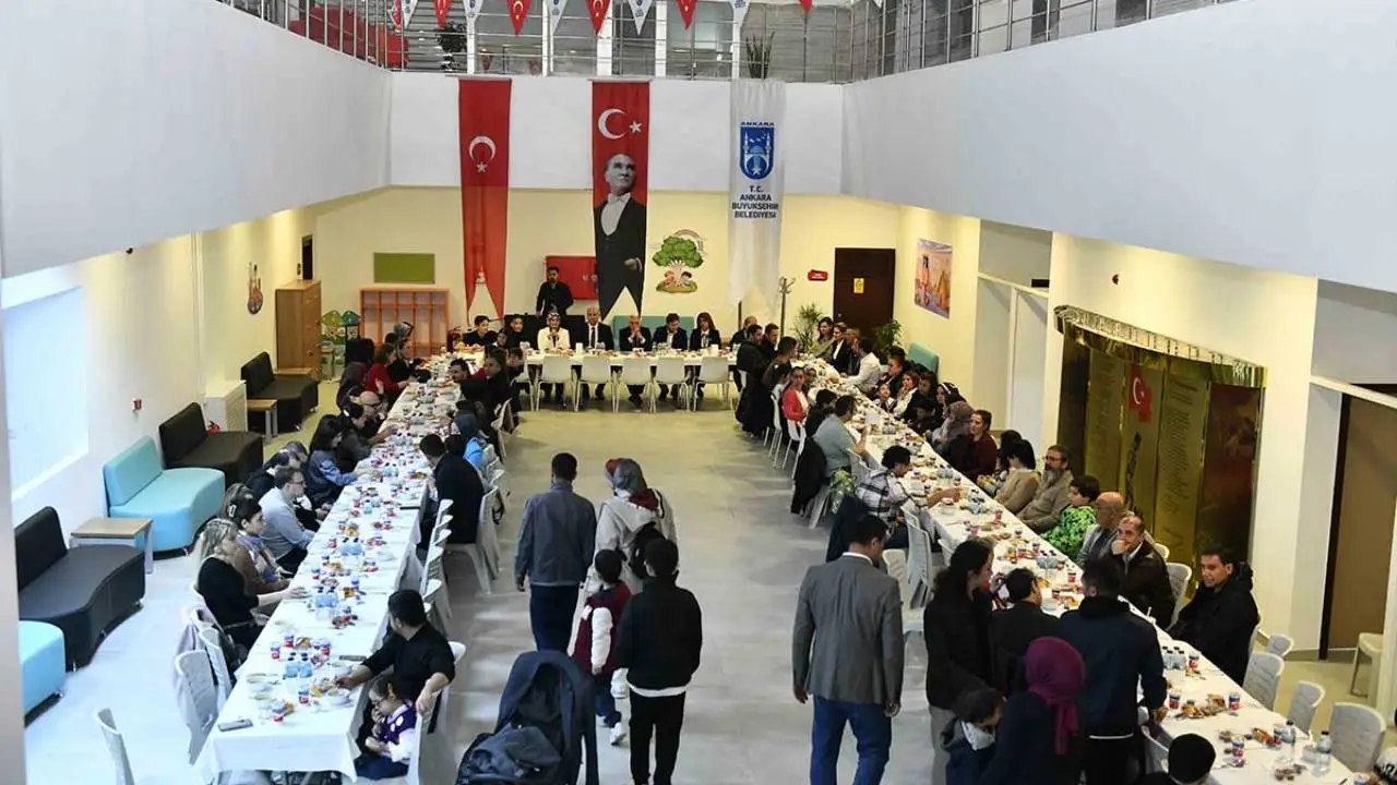 ABB'nin iftar sofrası: Özel gereksinimli çocuklar ve aileler ağırlandı