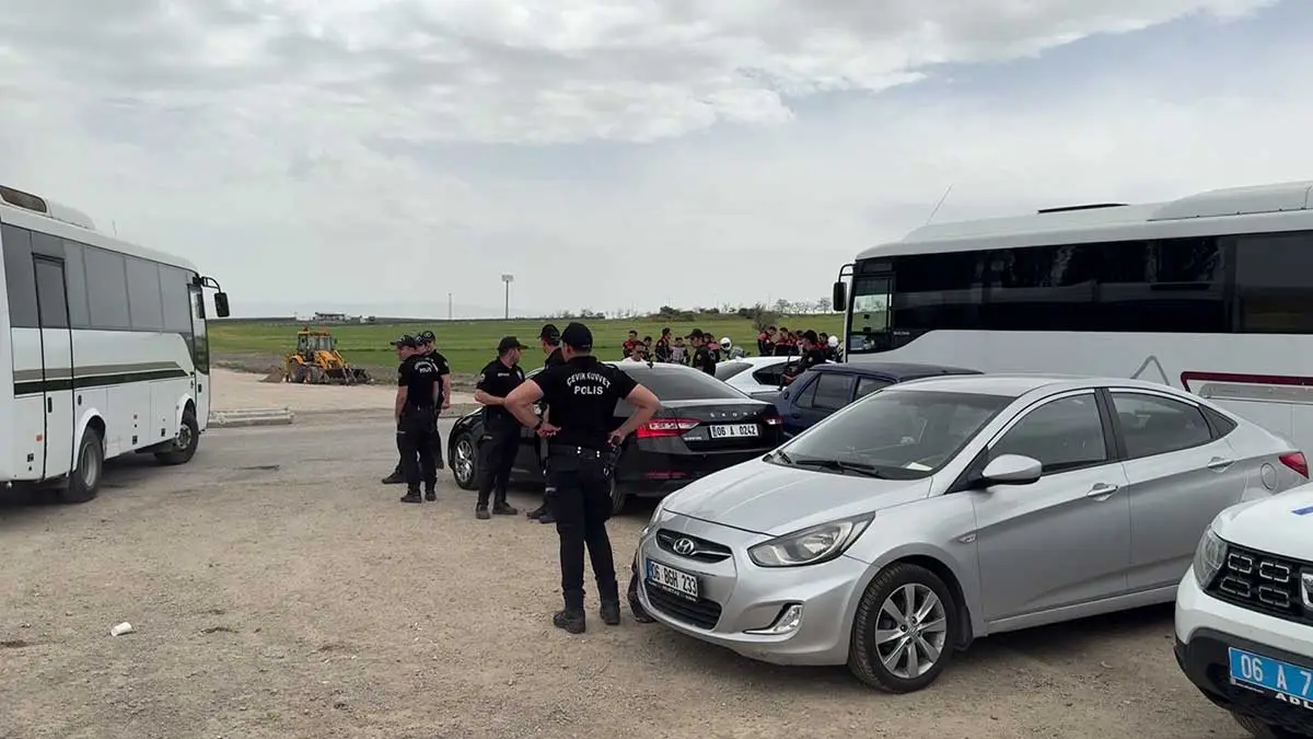 Keçiören'de güvenlik güçlerine sopayla saldıran 10 besici gözaltında