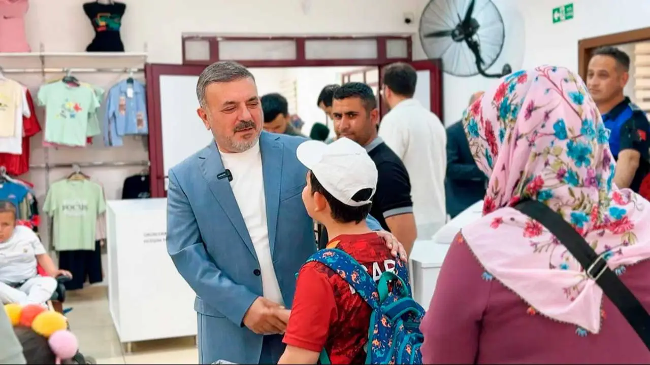 Sincan'da çocukların bayram hediyeleri Murat Ercan'dan!