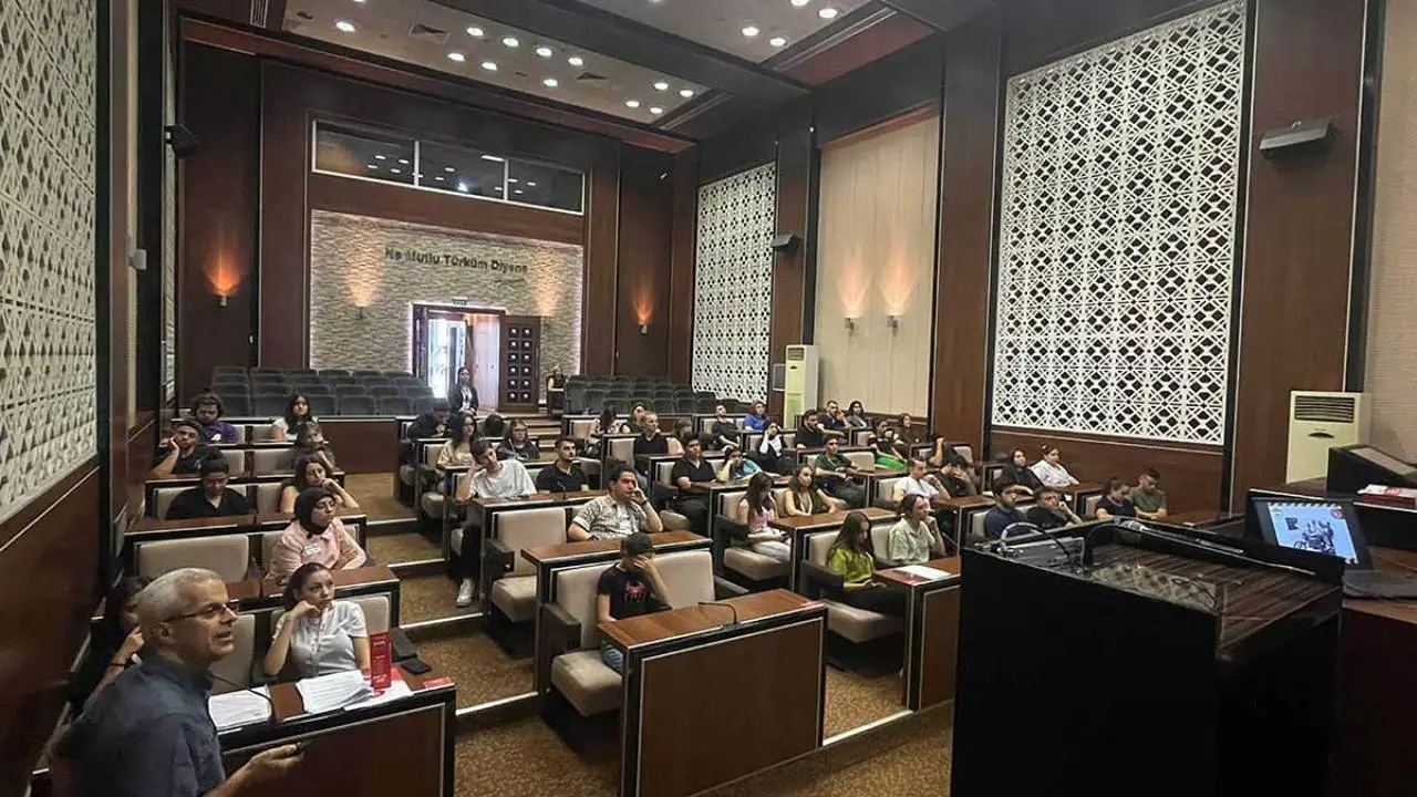 Keçiören Belediyesi stajyer öğrencileri programla karşıladı!