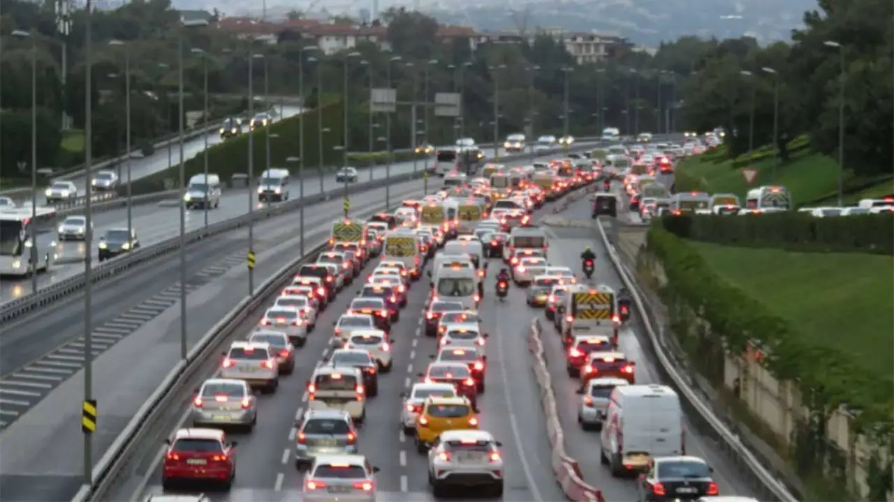 Trafikte stresle başa çıkmanın yolları nelerdir?