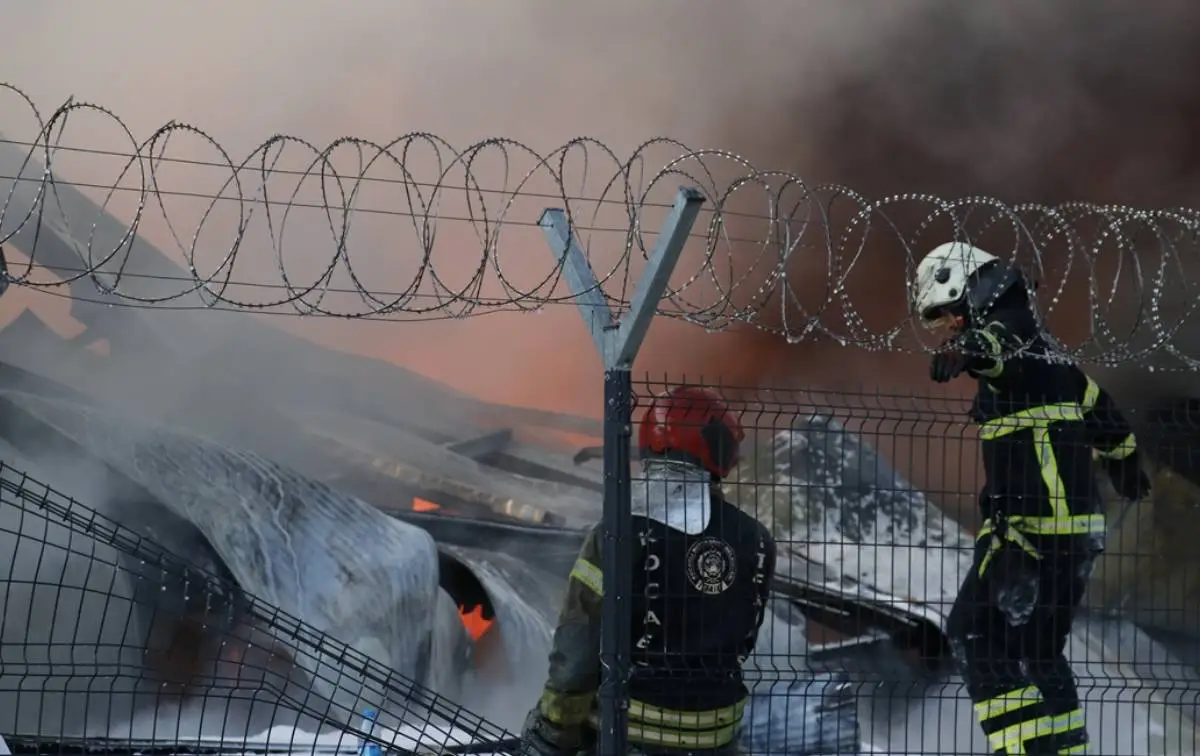 Kocaeli’de lojistik deposunda çıkan yangın kontrol altına alındı