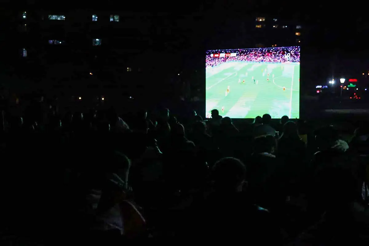 Meydanlardaki maç yayınlarına YKS engeli