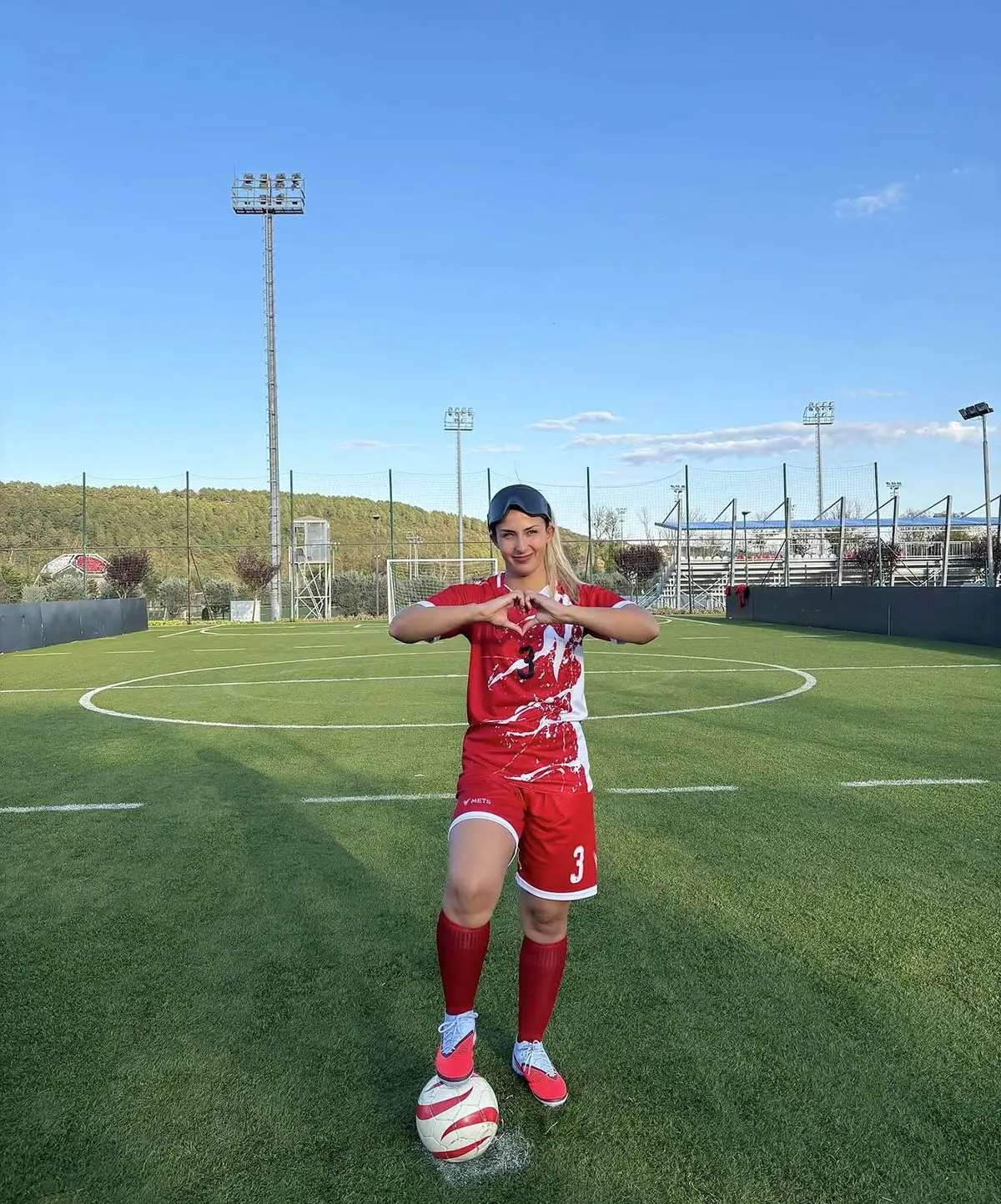 Görme engelli sosyal bilgiler öğretmeni ve milli sporcu Zeynep Çıkla Önel