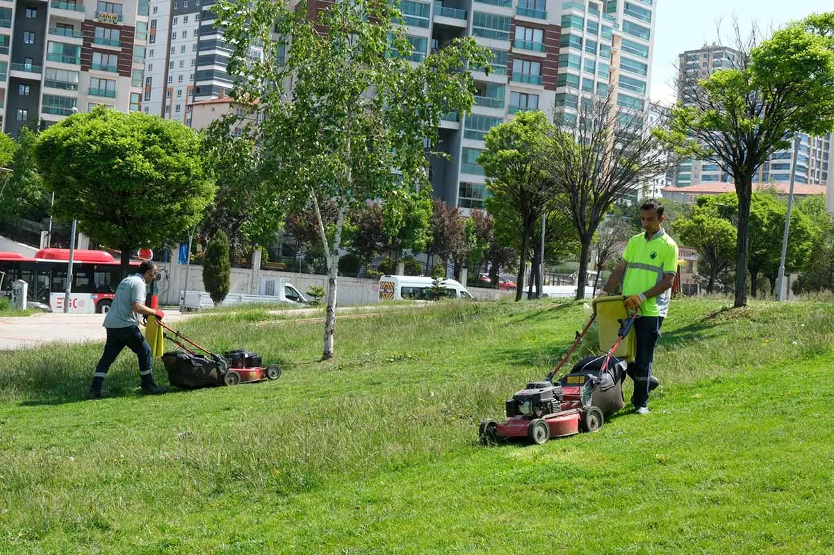 Altındağ'da park ve yeşil alanlarda çalışma