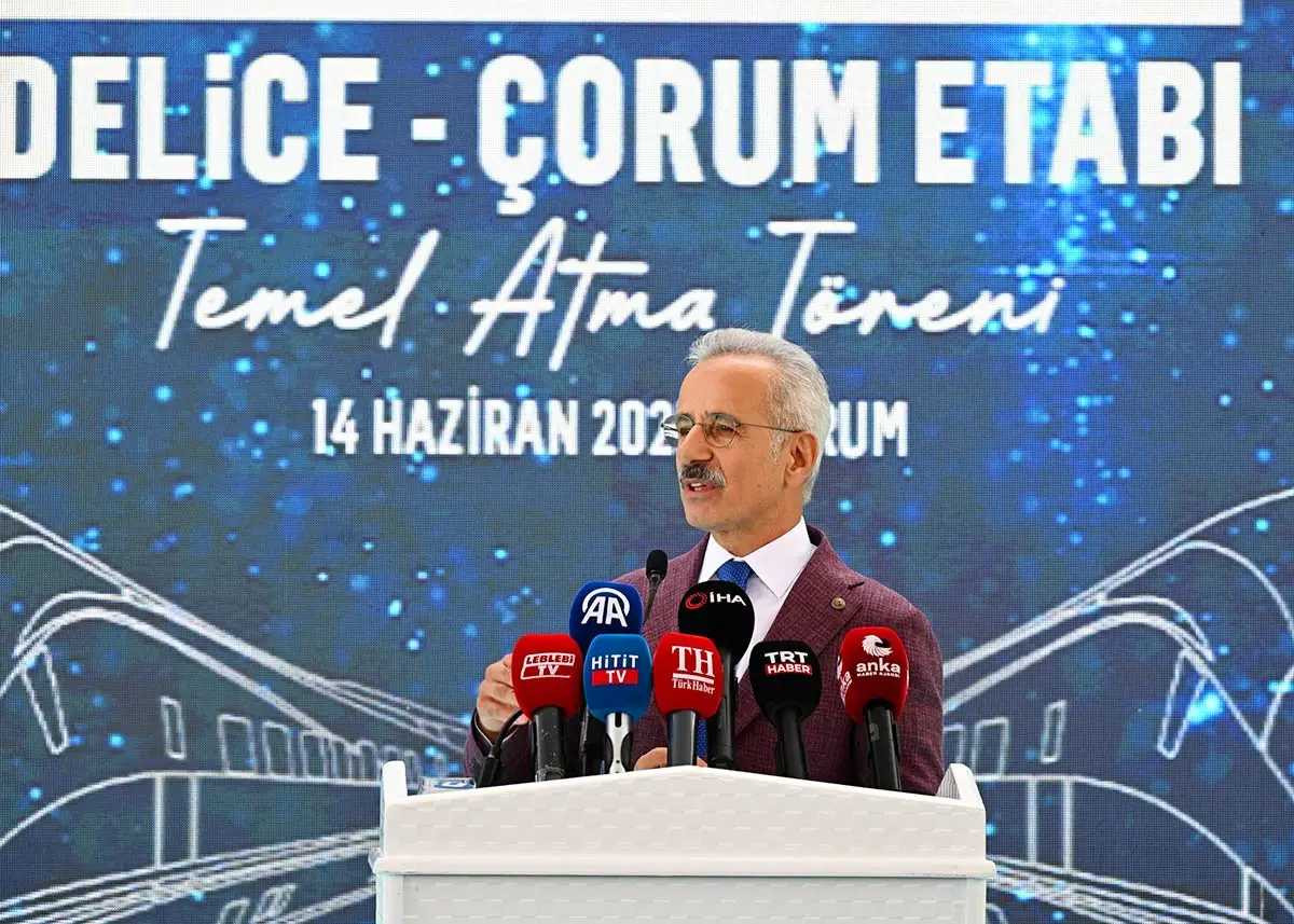 Ulaştırma ve Altyapı Bakanı Abdulkadir Uraloğlu