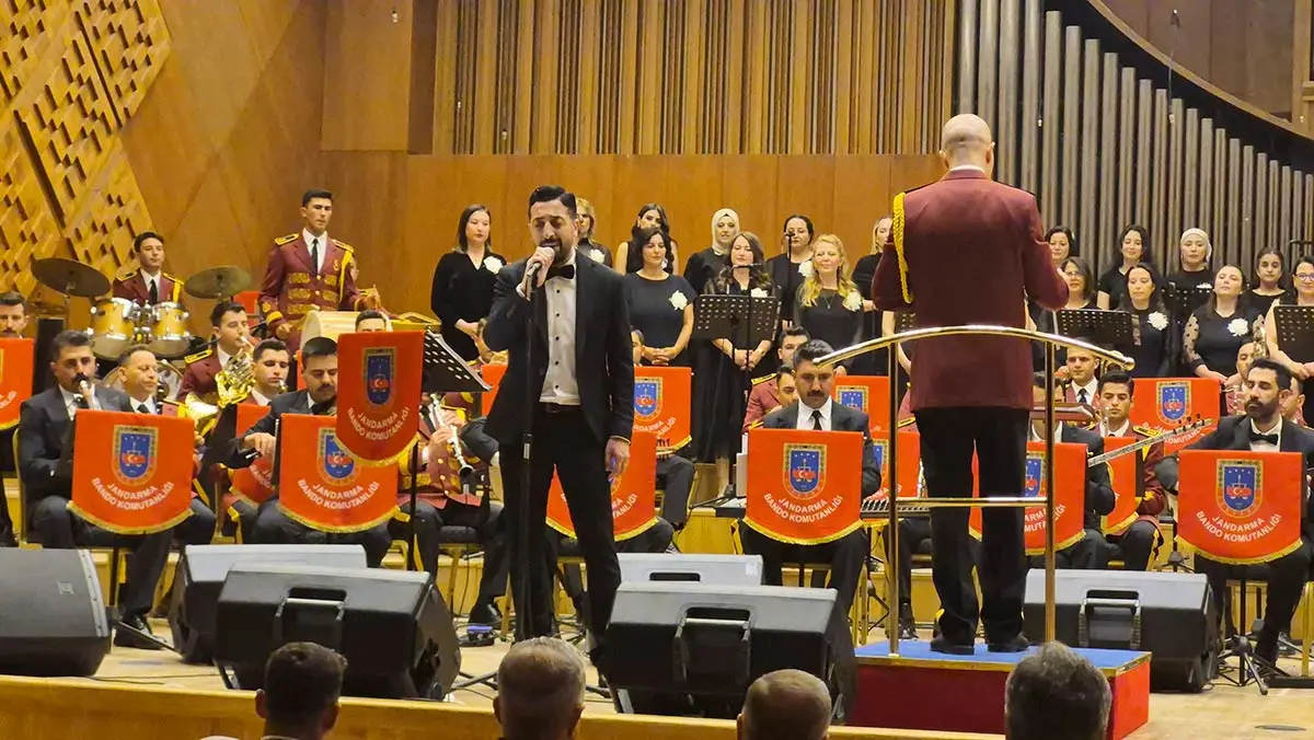 Jandarma bandosu ve hastane korosundan konser