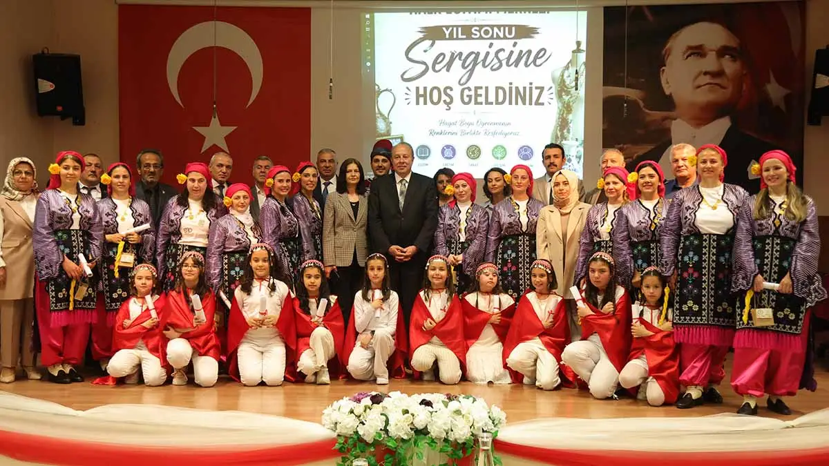 Kahramankazan'da yıl sonu sergisi açıldı