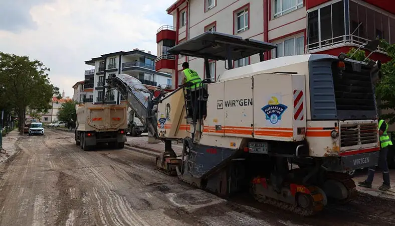 Pursaklar’da asfalt atağıyla yollar yenileniyor