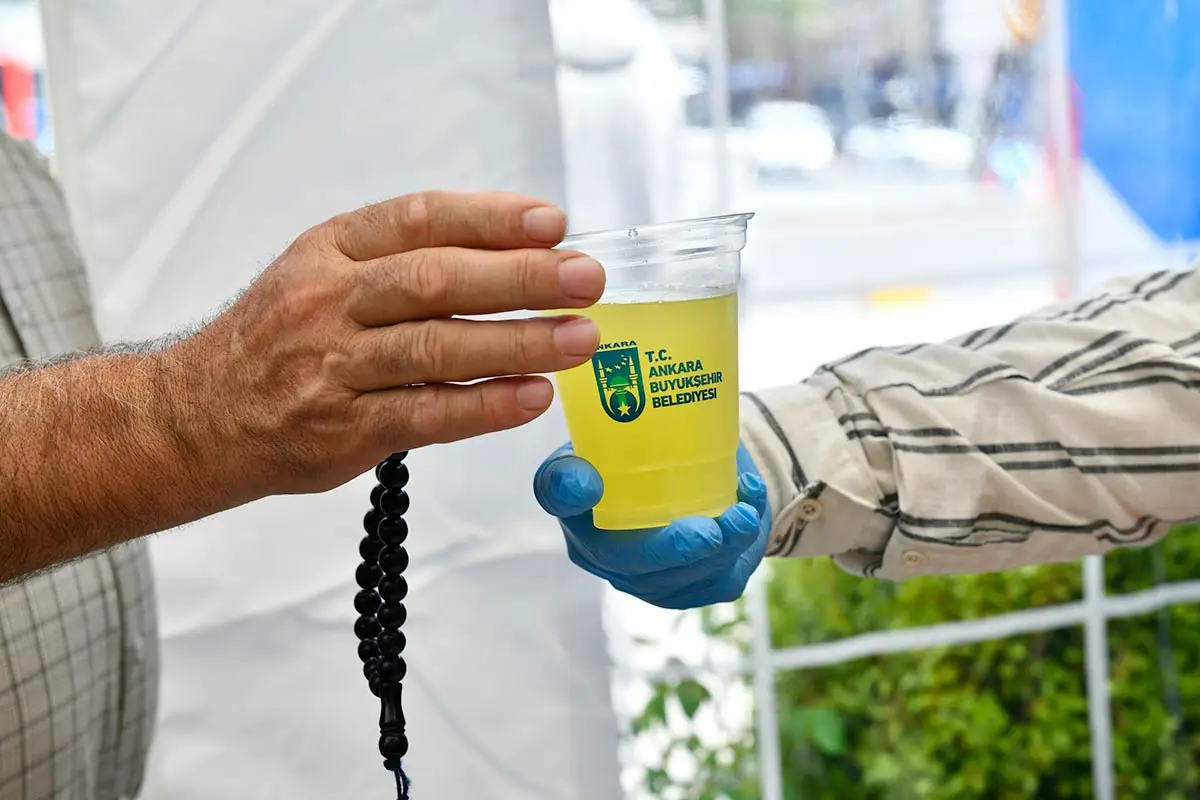 ABB’den Kızılay ve Ulus’ta ücretsiz limonata ikramı