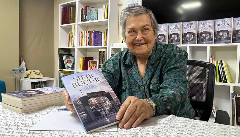 Parkinson hastası emekli öğretmen 84 yaşında kitap yazdı