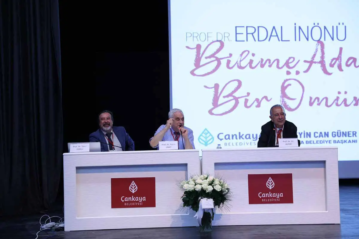 Erdal İnönü için anma programı gerçekleştirildi