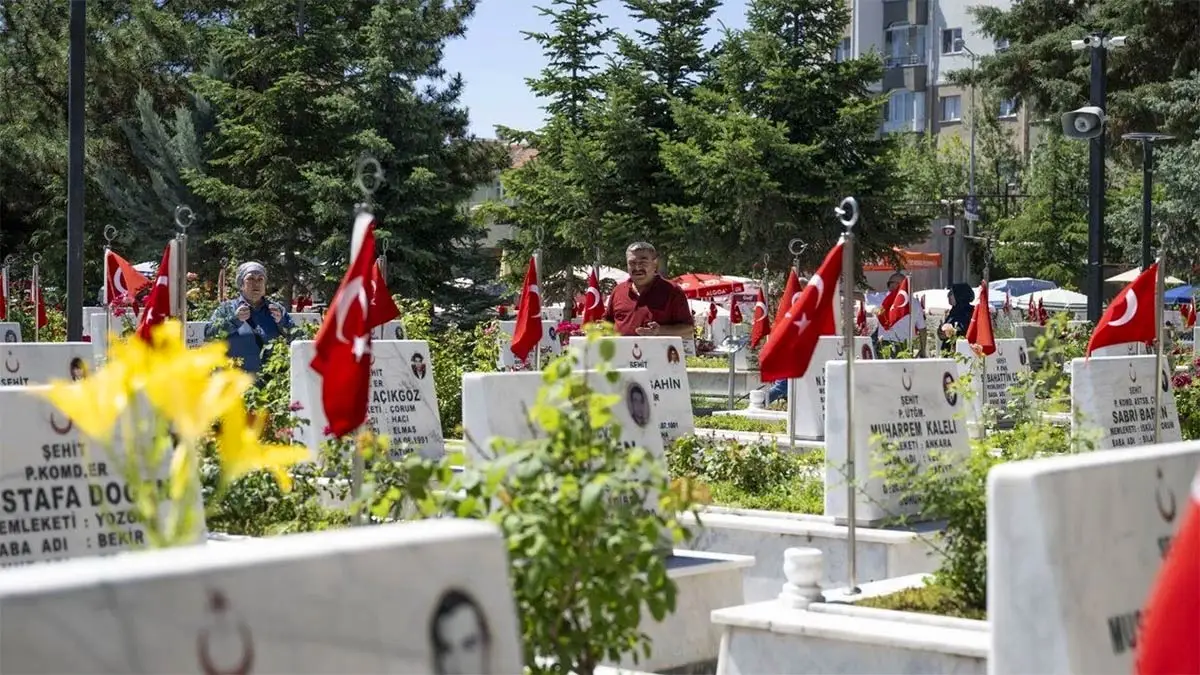 Şehit aileleri ve gazilerden Etimesgut Belediyesine tepki