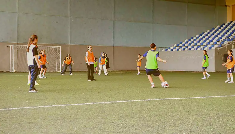 Ankara'da anne-kız futbol heyecanı