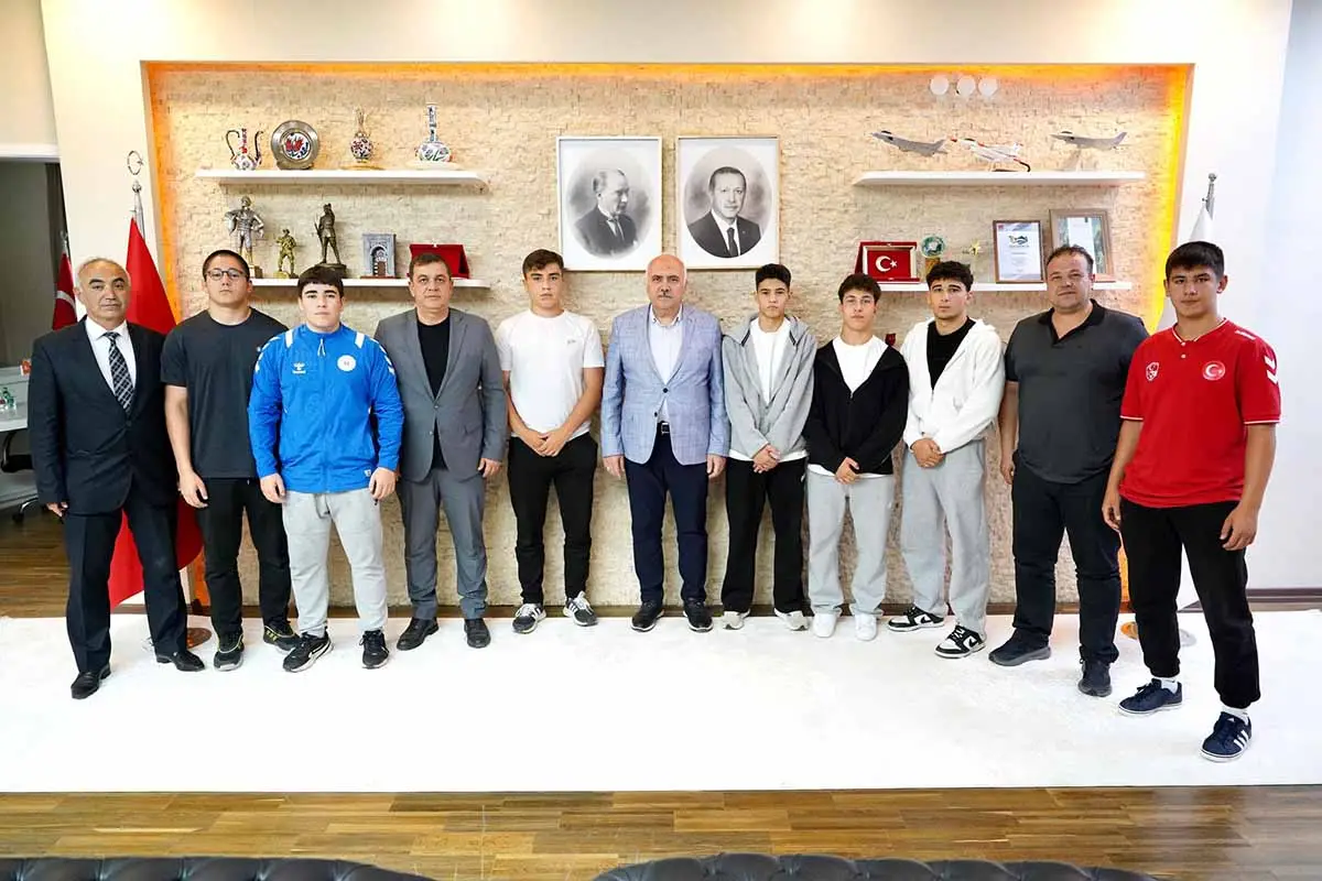 Başkan Acar'den Türkiye ikincisi olan gençlere tebrik