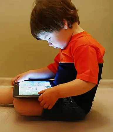 Uzmanı uyardı: Çocuklarda skolyoz riski artıyor