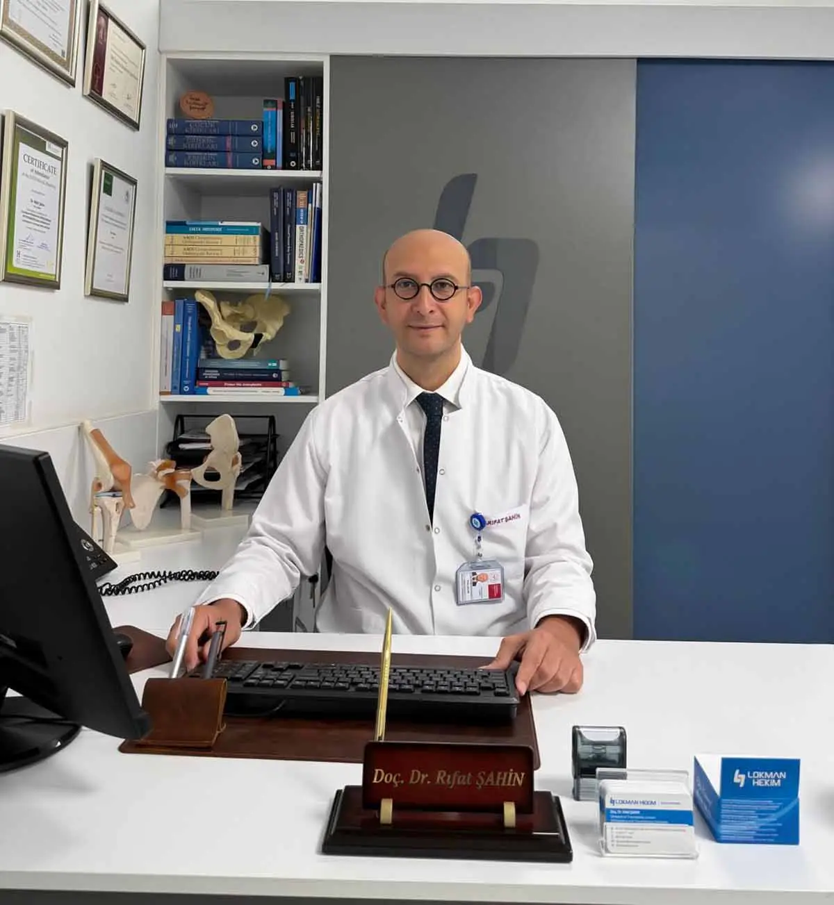 Ortopedi ve Travmatoloji Uzmanı Doç. Dr. Rıfat Şahin