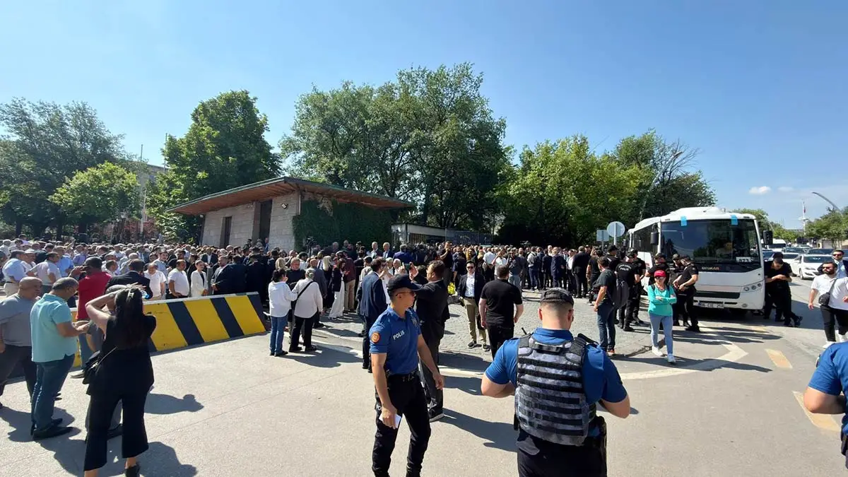 TBMM önünde CHP Grup Toplantısı öncesi gerginlik