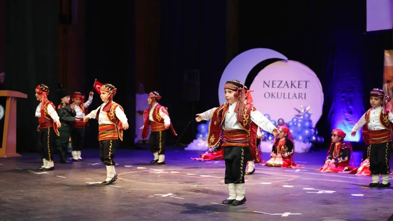 Nezaket Okulları'nda mezuniyet heyecanı