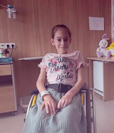 Zorlu ameliyatla yeniden düz duruşa kavuştu