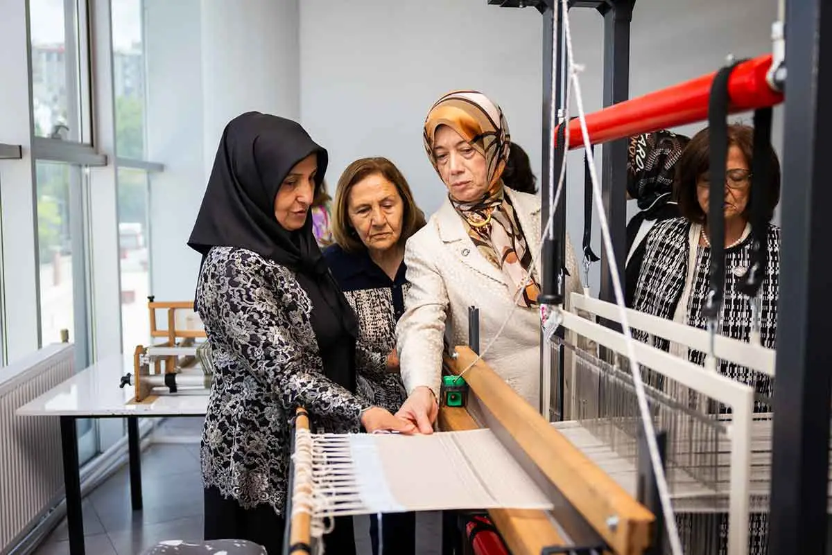 Dokuma ve nakış atölyesi hizmete açıldı