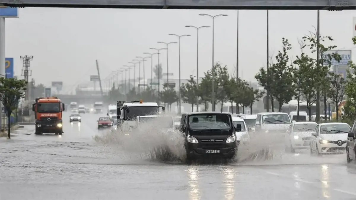 Ankara’da sağanak ve dolu hayatı olumsuz etkiledi