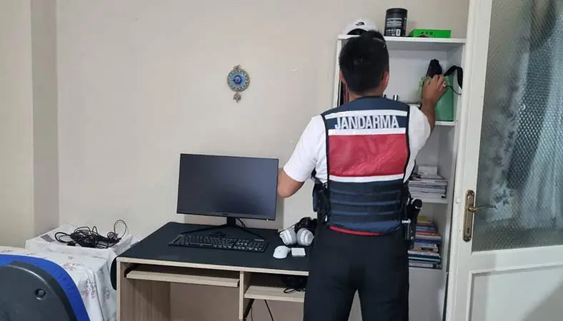 MİT’ten kredi kartı şebekesine operasyon: 3 gözaltı