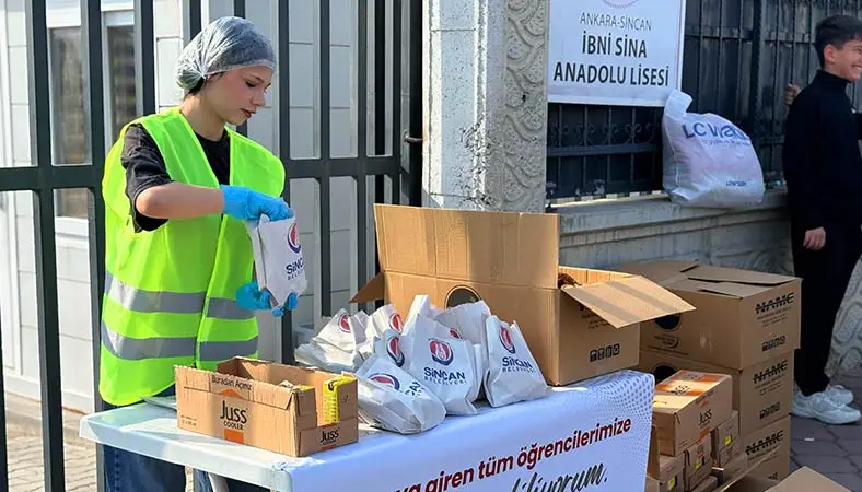 Sincan Belediyesinden LGS günü öğrencilere ikram