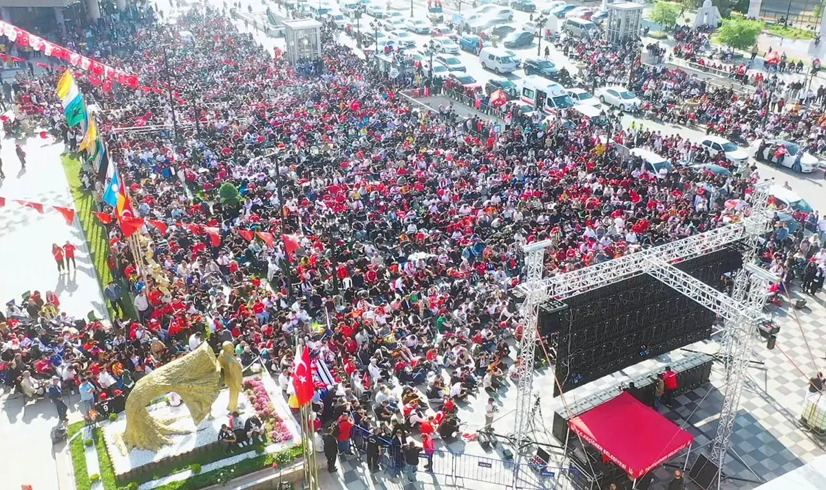 Milli maç heyecanı dev ekranda yaşandı