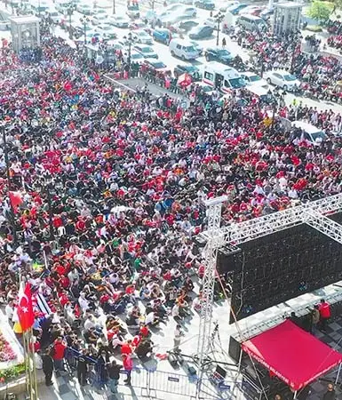 Milli maç heyecanı dev ekranda yaşandı