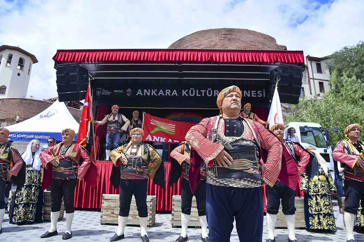 Ankaralılar 'Kale Şenlikleri'nde tarih ve sanatla buluştular...