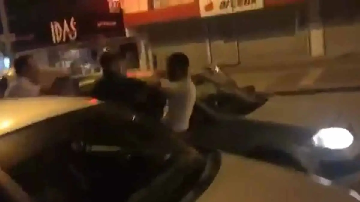 Ankara'da iki sürücü yumruklu kavgaya tutuştu... O anlar kaydedildi...