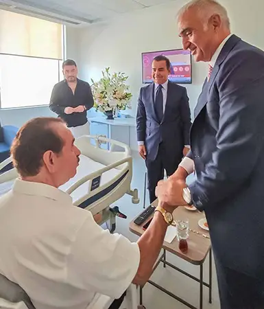 Bakan Ersoy'dan Ankara'da tedavi gören Tatlıses'e ziyaret