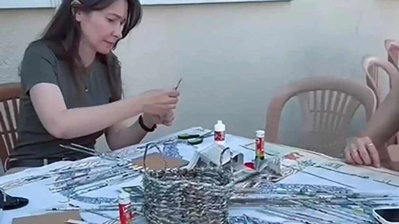 Atık kağıtlar yaratıcı fikirlerle buluştu