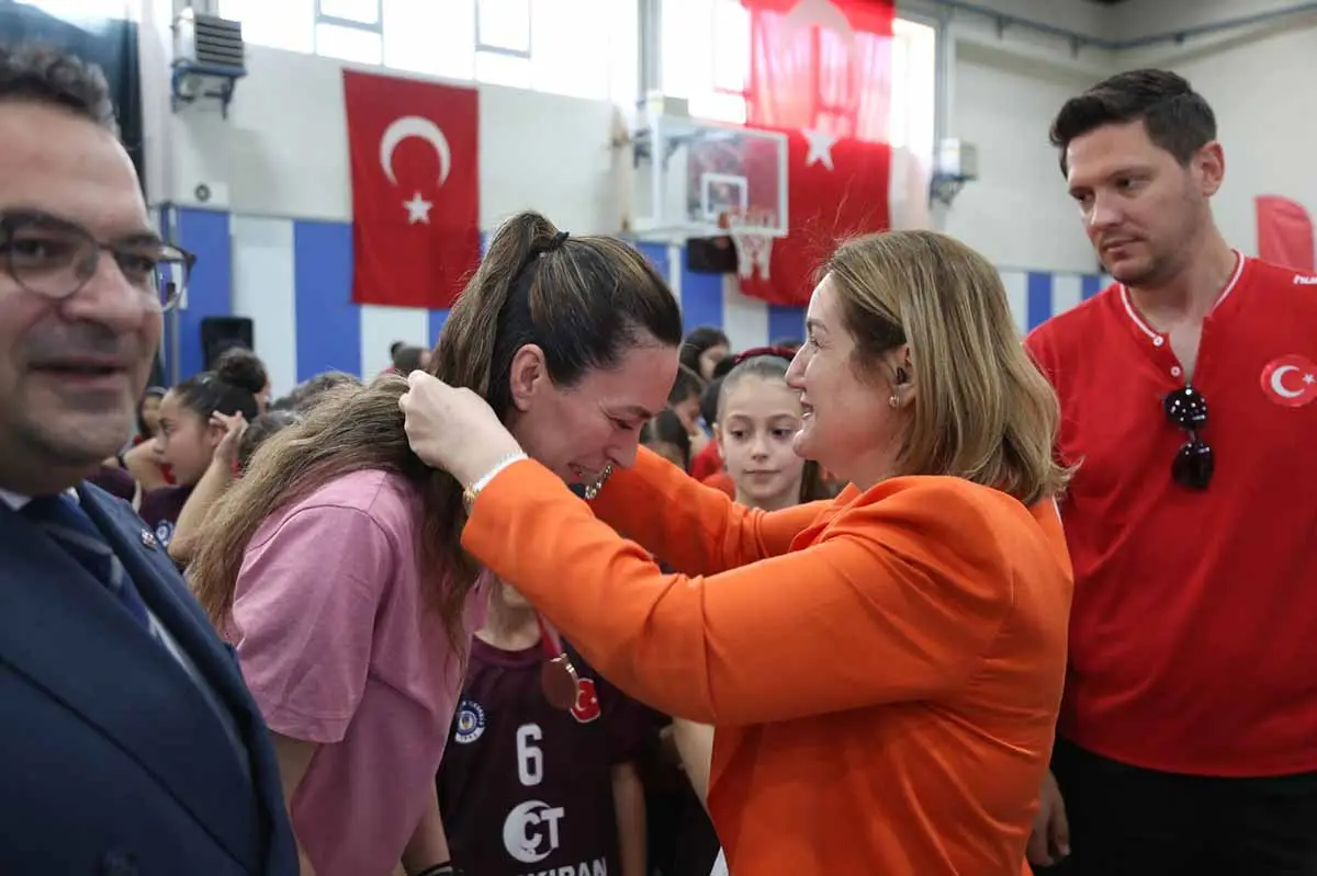 Okul sporlarında ödüller sahiplerini buldu