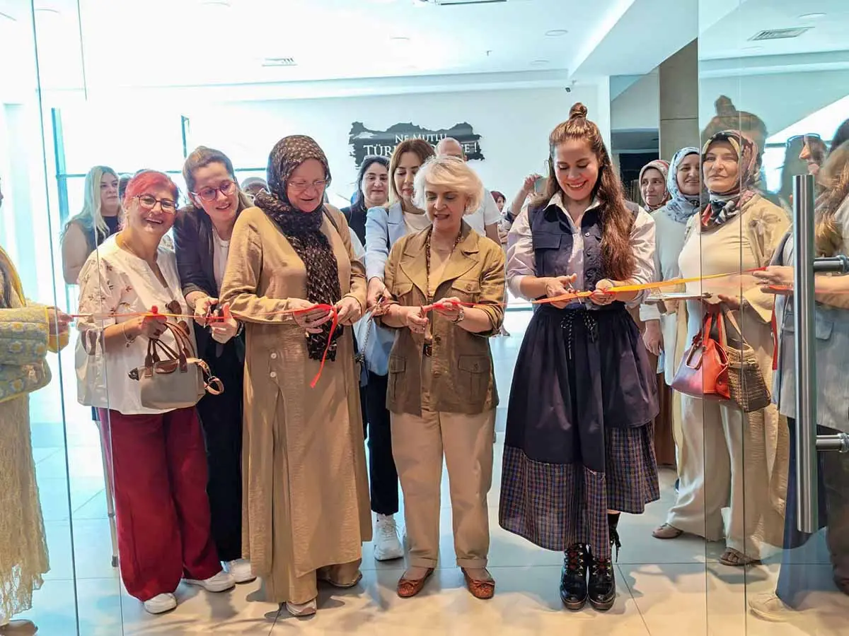 Punch sergisine sanatseverlerden büyük ilgi