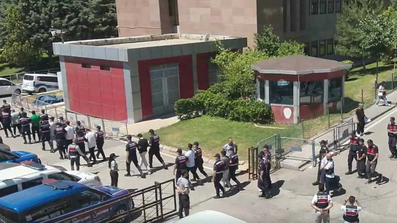 Siber dolandırıcılara operasyon: 19 kişi tutuklandı