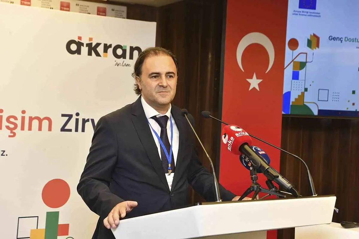Gençlik ve Spor Hizmetleri Daire Başkanı Doç. Dr. Serkan Yorgancılar