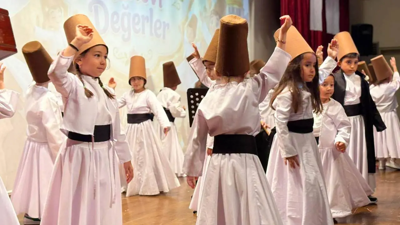 Miniklerden yıl sonu gösterisi