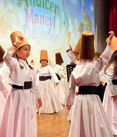 Miniklerden yıl sonu gösterisi