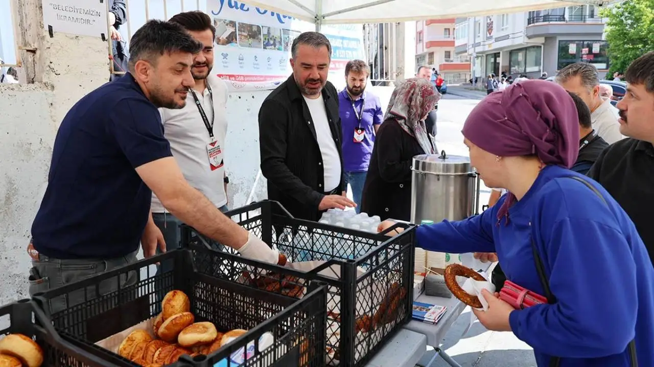 Pursaklar’da YKS adaylarına ve ailelerine ikram desteği