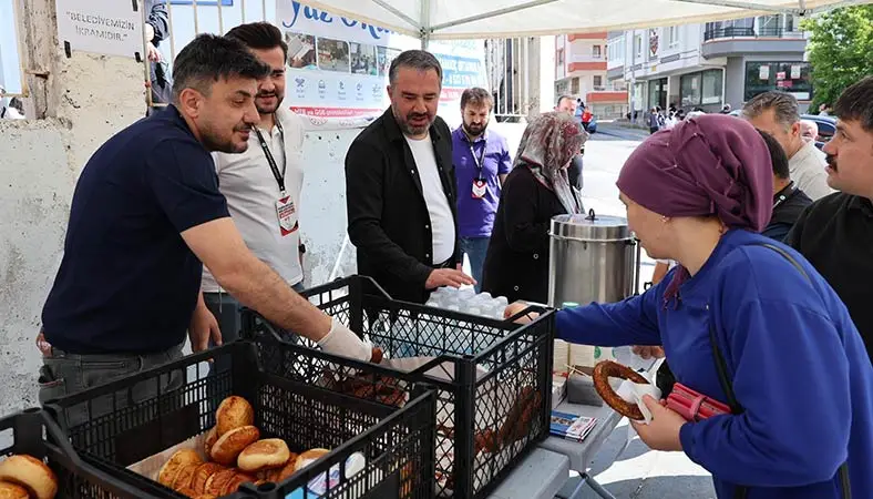 Pursaklar’da YKS adaylarına ve ailelerine ikram desteği