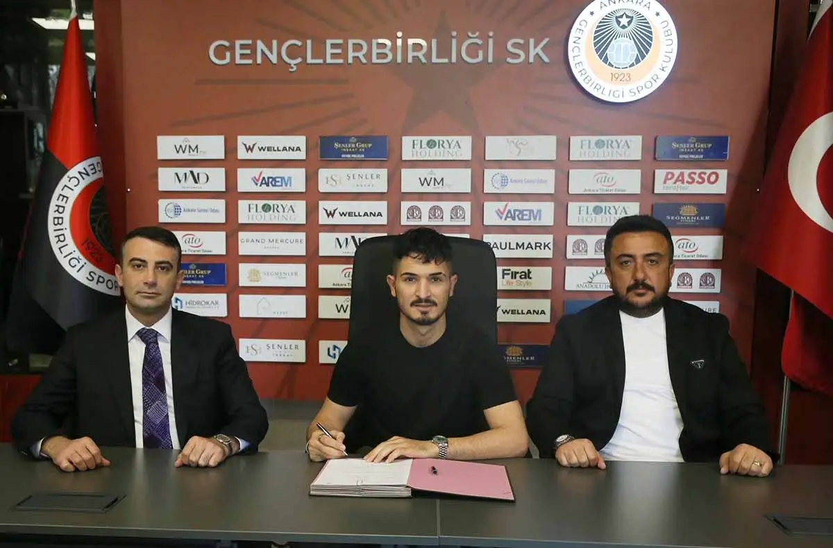 Fıratcan Üzüm'den Gençlerbirliği'ne 1 yıllık imza