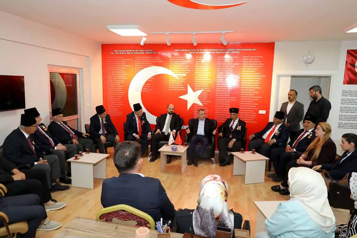 Oktay'dan şehit ailesi ve gazilere ziyaret