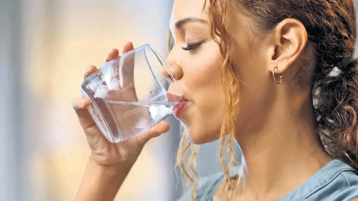 Günlük ''2 litre su'' içilmeli mi? Kural yanlış çıktı...