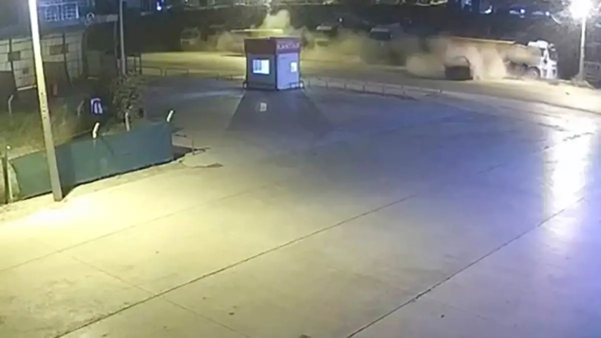 Polatlı’da otomobil kamyona çarptı: 3 kişi öldü