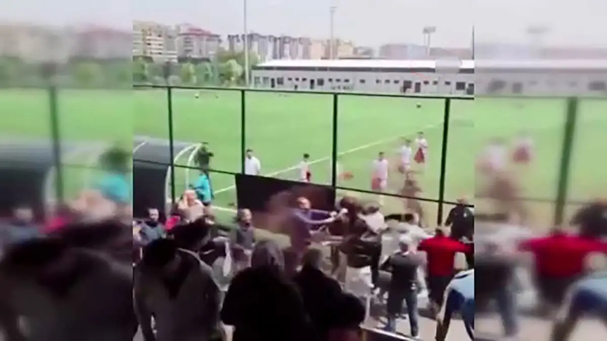 Ankara’da çocuk maçında veliler arasında kavga çıktı