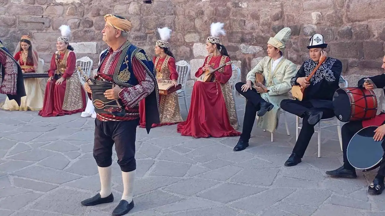 Romanların izinde Ankara'yı keşfettiler