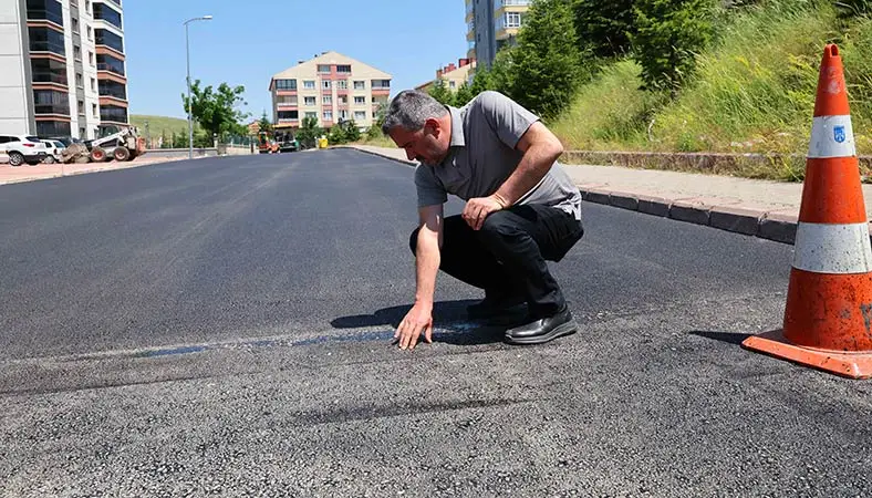 Pursaklar’da asfalt ve yol yenileme çalışmaları sürüyor